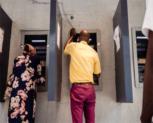 世豪三姐弟罕见同框亮相，大姐夫细节被捕捉