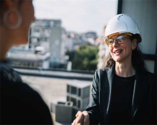 为什么中国电线杆是水泥，而美国却满大街木头杆，是为了环保吗？