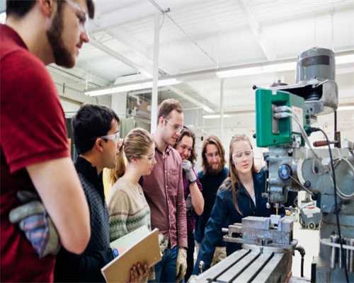 90后夫妻晒出108㎡的家，坚持全屋化繁为简，高级感反而藏不住