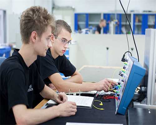 县委常委会会议召开