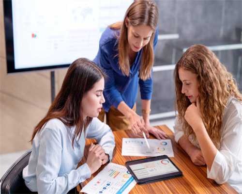 金鸡湖街道兆佳巷日间照料中心“便民扦脚服务”