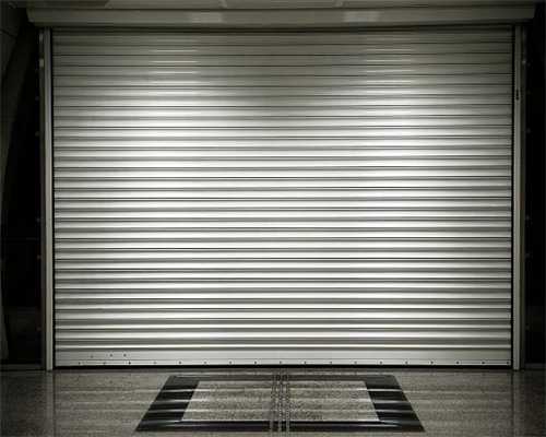 佛山一男子偷走一顶40元的头盔，被警察追了8天！男子：至于吗……